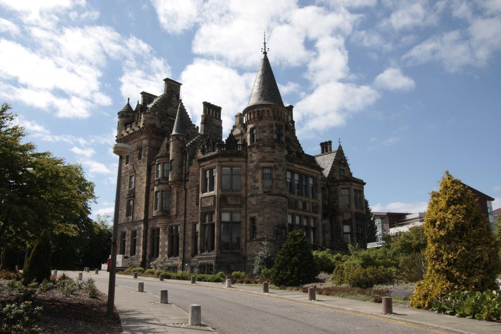Summer At The Of * Edimburgo